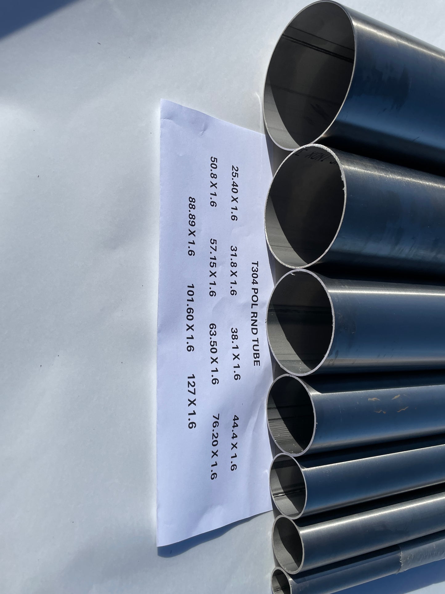 304 Stainless Steel Tube – 2 1/2" (63.5mm) OD x 1.6mm Wall, 320 Grit Finish, 1 Metre Length
